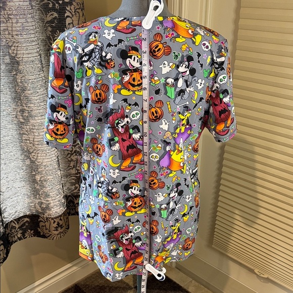 Disney Scrubs Top Halloween Mickey Minnie Goofy Donald Duck V-Neck Women's XL - Picture 7 of 14